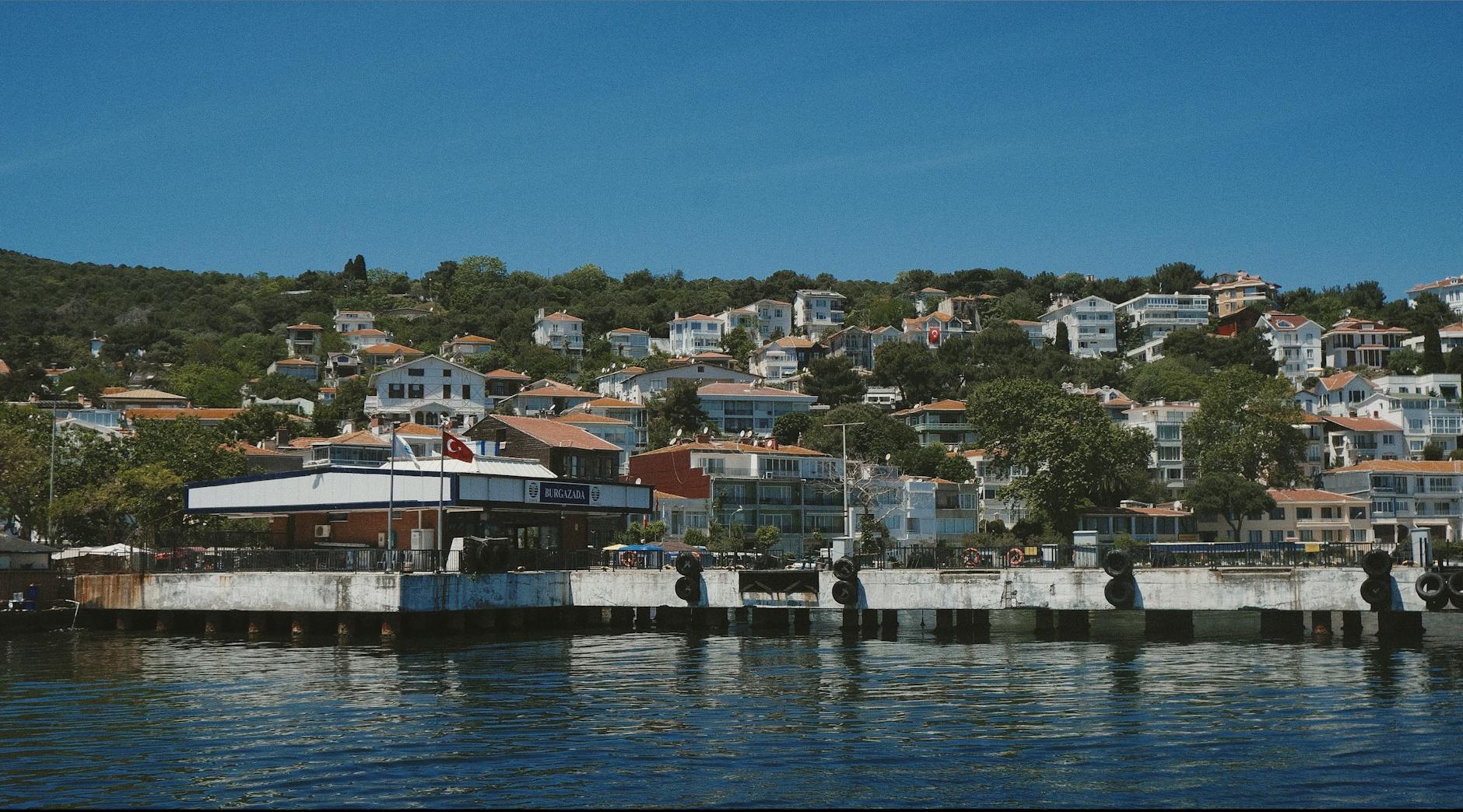 Navigating the Prince's Islands with ferry routes and electric shuttle tips for 2026