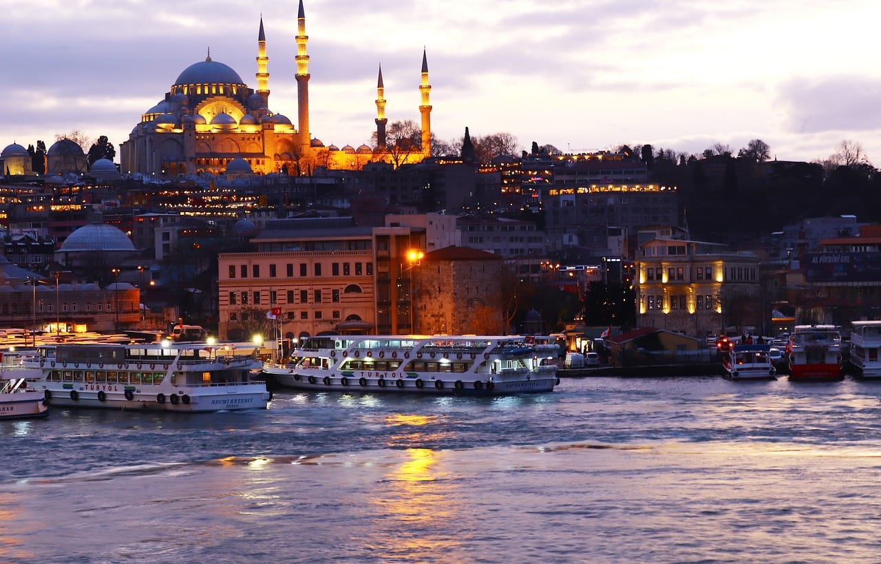Visiting Istanbul During Ramadan in 2026 with Iftar Tips and Etiquette Rules