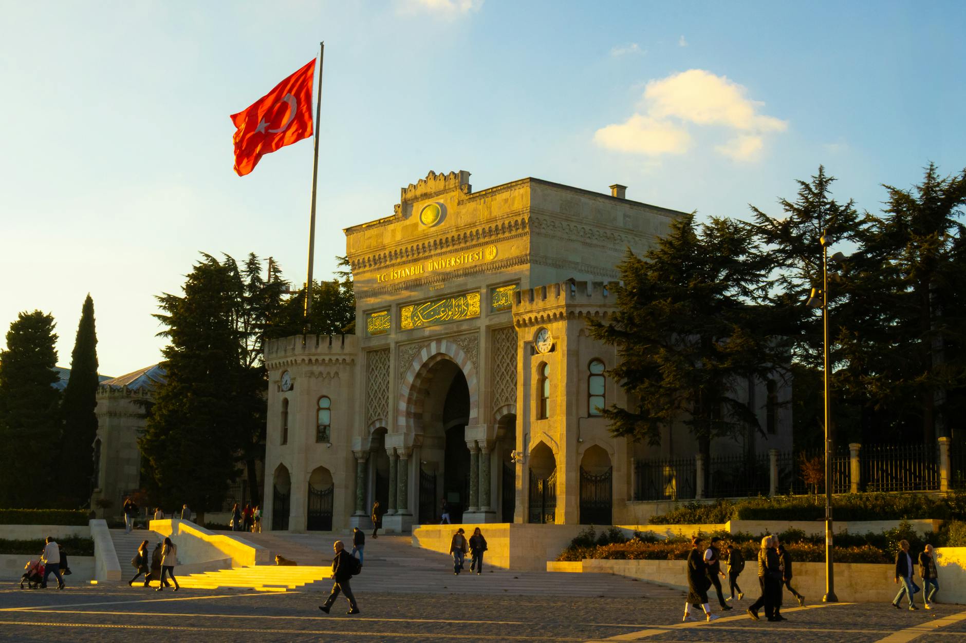 Beyazıt Book Market and University Backstreets Route with 2026 Tea Prices