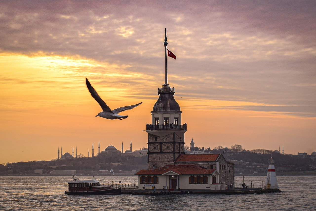 Maiden's Tower boat transfers from Üsküdar and 2026 entry fees for the Bosphorus lighthouse