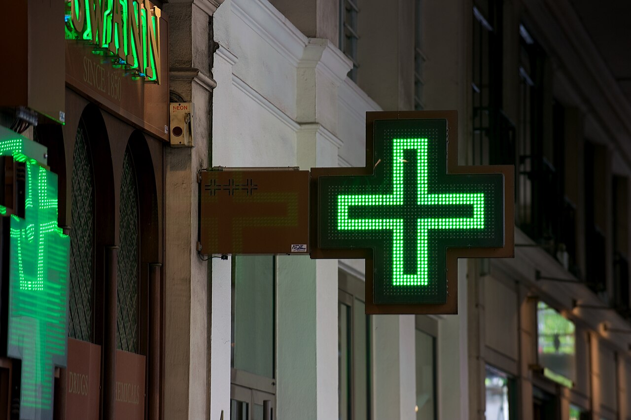 How to Spot an Eczane (Pharmacy) in Istanbul: A Visual Guide for Visitors