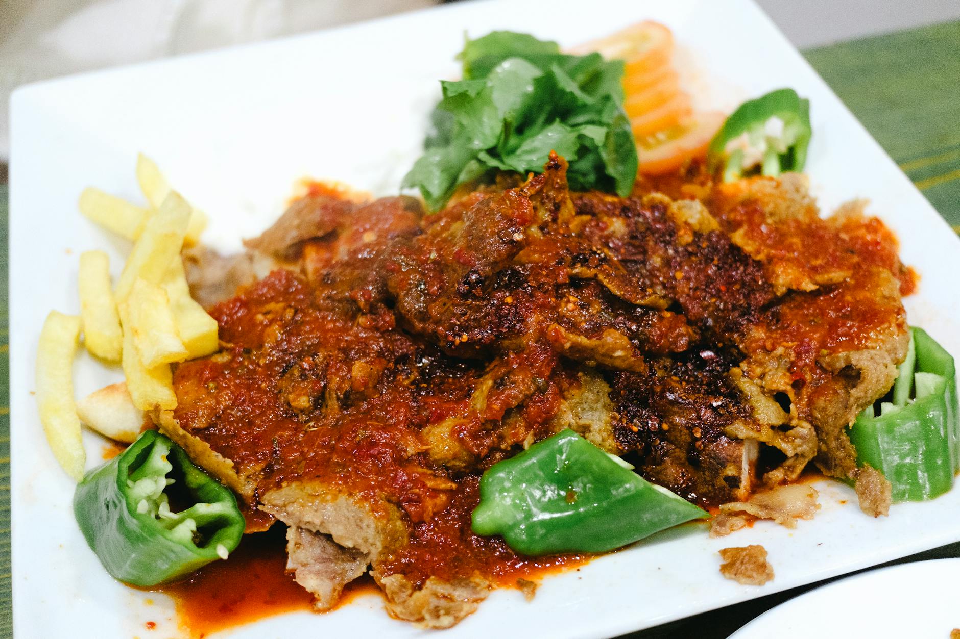 Sizzling Iskender Kebab in Kadıköy and Beşiktaş with 2026 Prices and Ordering Tips