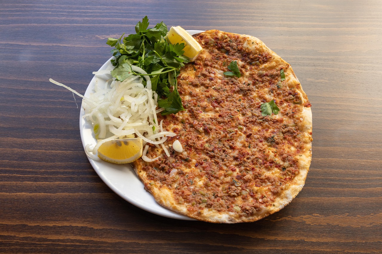 Thin Crust Lahmacun in Kadıköy and Fatih with Local Ordering Tips