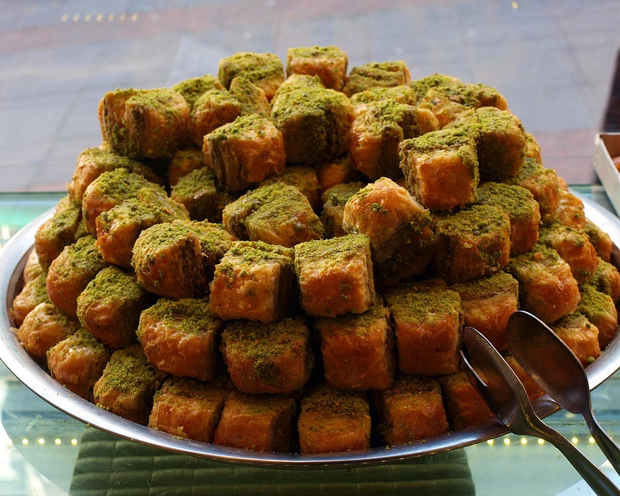 Handcrafted Baklava and Pistachio Desserts in Karaköy and Eminönü with 2026 Prices and Ordering Etiquette